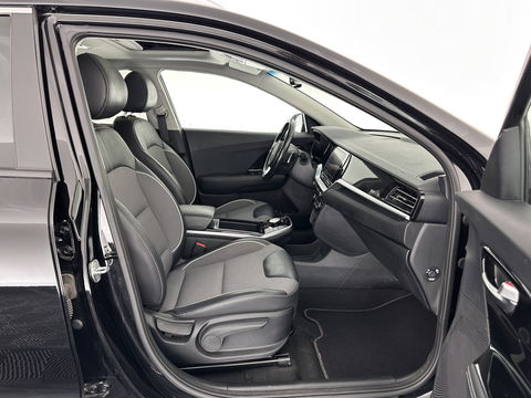 Kia e-Niro DynamicPlusLine 64 kWh (INCL-BTW) Aut.*PANO | 1/2LEATHER | FULL-LED | NAVI-FULLMAP | DAB+ | ADAPTIVE-CRUISE | CAMERA | COMFORT-SEATS | KEYLESS | DIGI-COCKPIT | SHIFT-PADDLES | HEATED-SEATS | CARPLAY | LANE-ASSIST |
