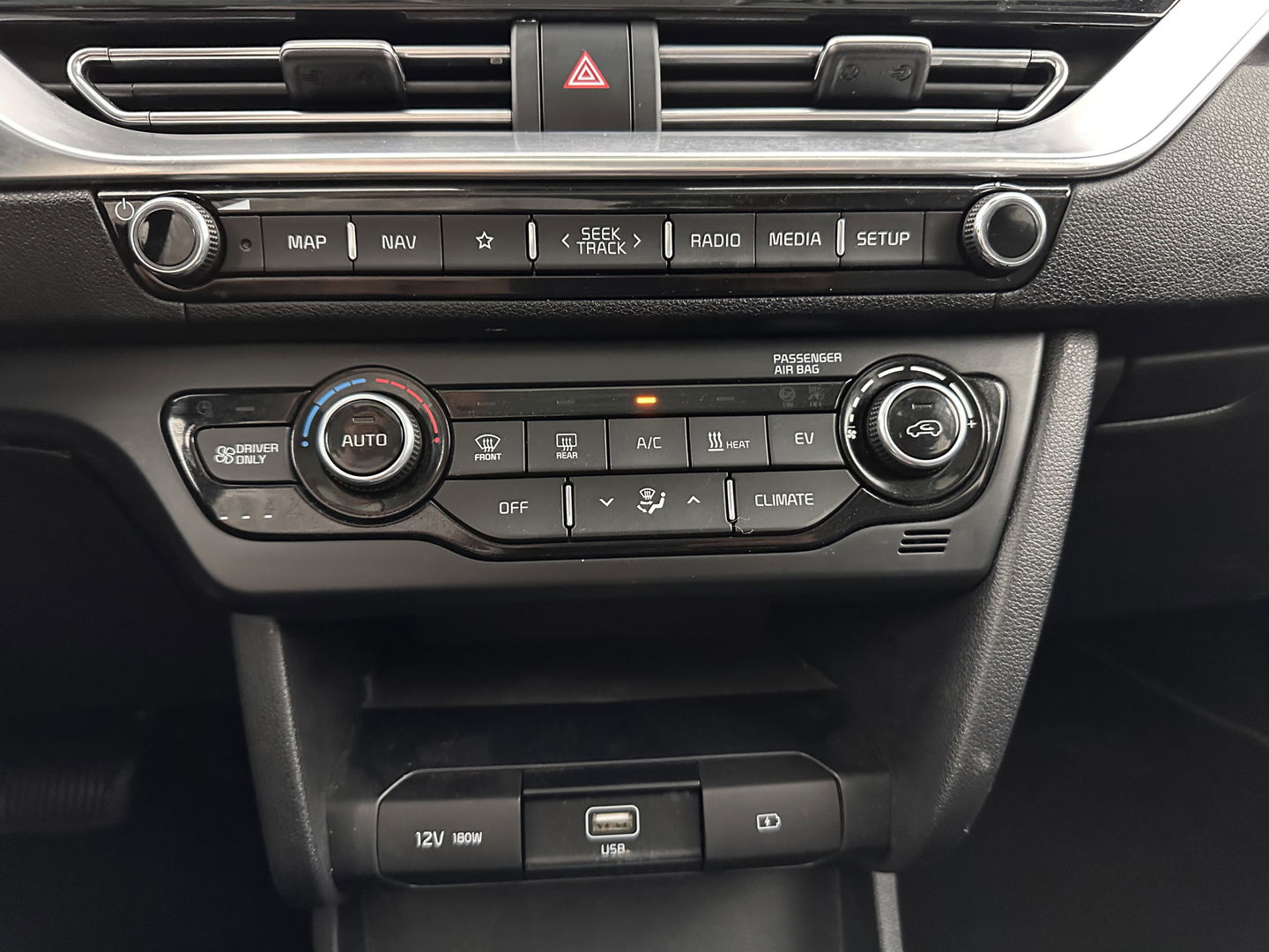 Kia e-Niro DynamicPlusLine 64 kWh (INCL-BTW) Aut.*PANO | 1/2LEATHER | FULL-LED | NAVI-FULLMAP | DAB+ | ADAPTIVE-CRUISE | CAMERA | COMFORT-SEATS | KEYLESS | DIGI-COCKPIT | SHIFT-PADDLES | HEATED-SEATS | CARPLAY | LANE-ASSIST |