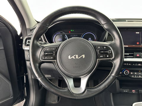 Kia e-Niro DynamicPlusLine 64 kWh (INCL-BTW) Aut.*PANO | 1/2LEATHER | FULL-LED | NAVI-FULLMAP | DAB+ | ADAPTIVE-CRUISE | CAMERA | COMFORT-SEATS | KEYLESS | DIGI-COCKPIT | SHIFT-PADDLES | HEATED-SEATS | CARPLAY | LANE-ASSIST |