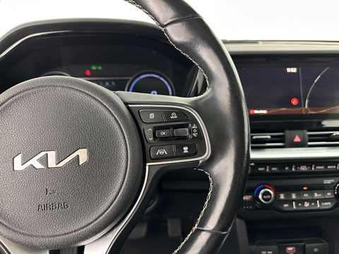 Kia e-Niro DynamicPlusLine 64 kWh (INCL-BTW) Aut.*PANO | 1/2LEATHER | FULL-LED | NAVI-FULLMAP | DAB+ | ADAPTIVE-CRUISE | CAMERA | COMFORT-SEATS | KEYLESS | DIGI-COCKPIT | SHIFT-PADDLES | HEATED-SEATS | CARPLAY | LANE-ASSIST |