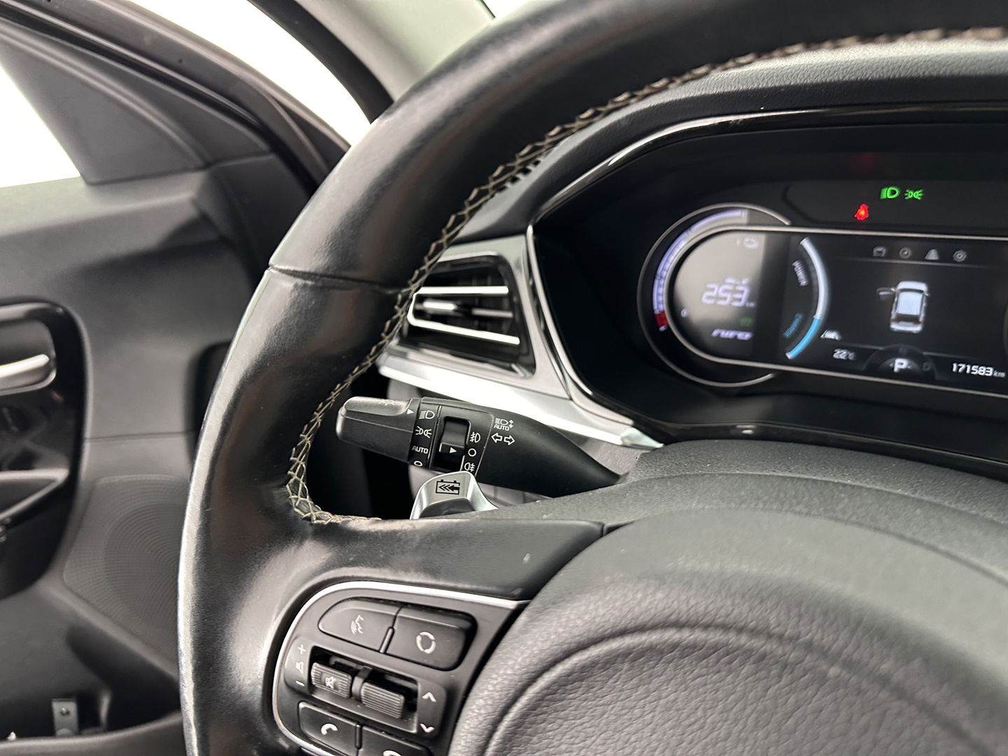 Kia e-Niro DynamicPlusLine 64 kWh (INCL-BTW) Aut.*PANO | 1/2LEATHER | FULL-LED | NAVI-FULLMAP | DAB+ | ADAPTIVE-CRUISE | CAMERA | COMFORT-SEATS | KEYLESS | DIGI-COCKPIT | SHIFT-PADDLES | HEATED-SEATS | CARPLAY | LANE-ASSIST |
