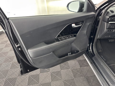 Kia e-Niro DynamicPlusLine 64 kWh (INCL-BTW) Aut.*PANO | 1/2LEATHER | FULL-LED | NAVI-FULLMAP | DAB+ | ADAPTIVE-CRUISE | CAMERA | COMFORT-SEATS | KEYLESS | DIGI-COCKPIT | SHIFT-PADDLES | HEATED-SEATS | CARPLAY | LANE-ASSIST |