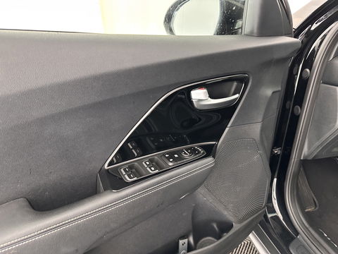 Kia e-Niro DynamicPlusLine 64 kWh (INCL-BTW) Aut.*PANO | 1/2LEATHER | FULL-LED | NAVI-FULLMAP | DAB+ | ADAPTIVE-CRUISE | CAMERA | COMFORT-SEATS | KEYLESS | DIGI-COCKPIT | SHIFT-PADDLES | HEATED-SEATS | CARPLAY | LANE-ASSIST |