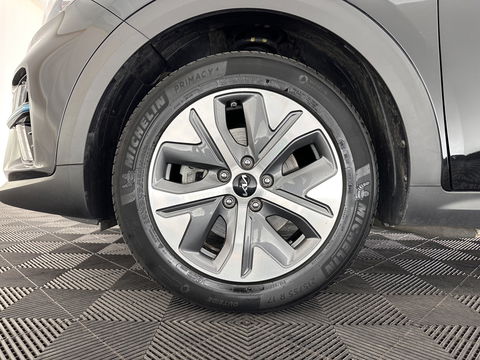 Kia e-Niro DynamicPlusLine 64 kWh (INCL-BTW) Aut.*PANO | 1/2LEATHER | FULL-LED | NAVI-FULLMAP | DAB+ | ADAPTIVE-CRUISE | CAMERA | COMFORT-SEATS | KEYLESS | DIGI-COCKPIT | SHIFT-PADDLES | HEATED-SEATS | CARPLAY | LANE-ASSIST |