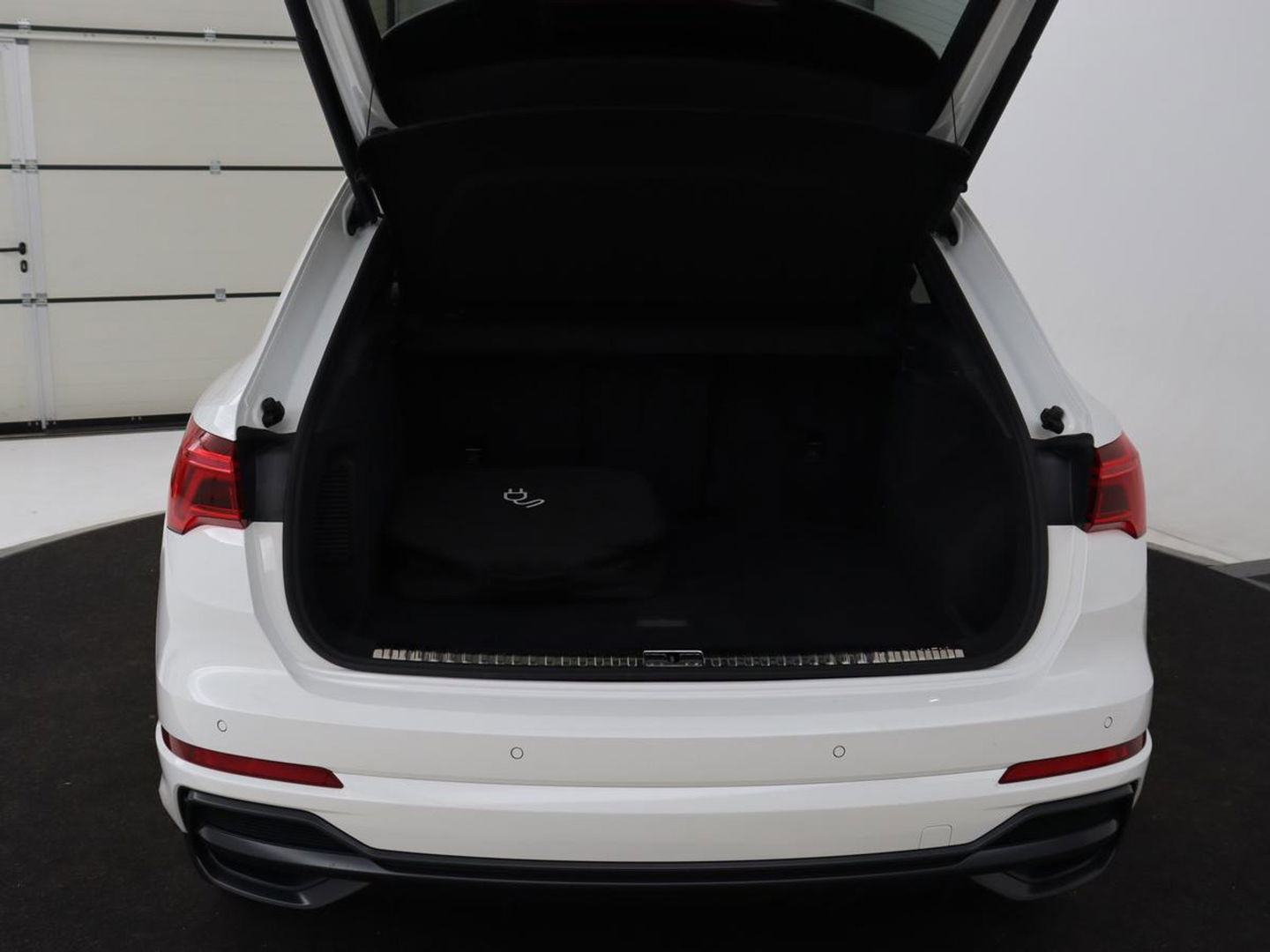 Audi Q3 45 TFSI e S edition | Stoelverwarming | Adaptive cruise | Carplay | 19'' | Virtual Cockpit | Sportstoelen | Half leder | Full LED | Parkeerhulp | PHEV | Plug In