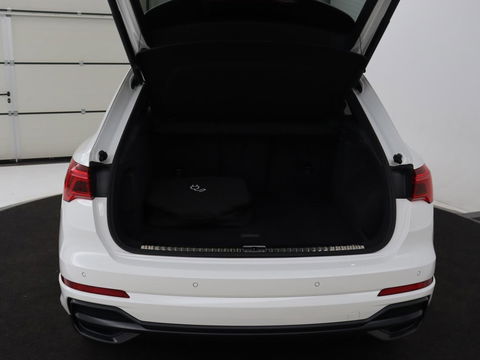 Audi Q3 45 TFSI e S edition | Stoelverwarming | Adaptive cruise | Carplay | 19'' | Virtual Cockpit | Sportstoelen | Half leder | Full LED | Parkeerhulp | PHEV | Plug In