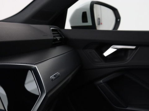 Audi Q3 45 TFSI e S edition | Stoelverwarming | Adaptive cruise | Carplay | 19'' | Virtual Cockpit | Sportstoelen | Half leder | Full LED | Parkeerhulp | PHEV | Plug In