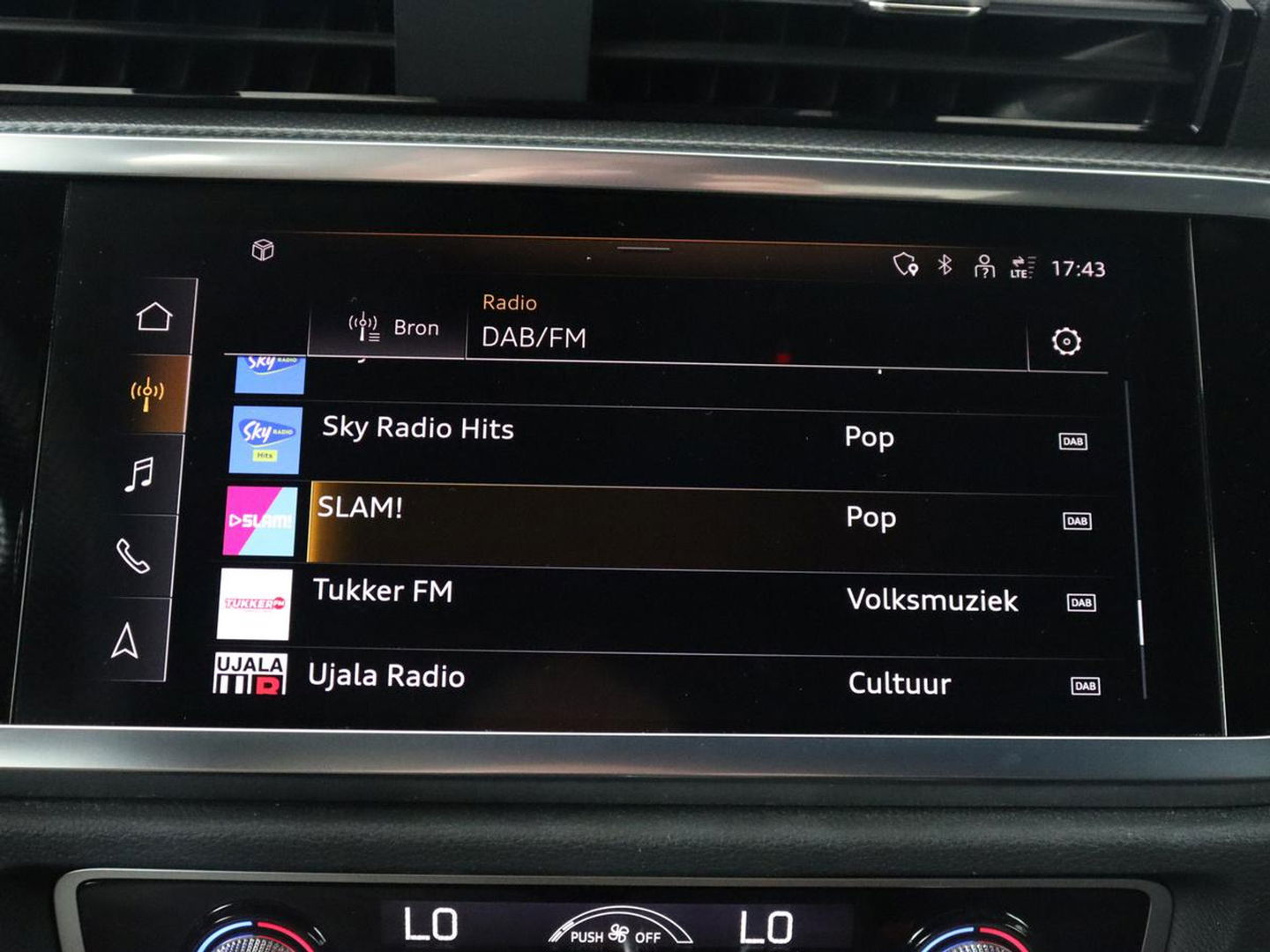 Audi Q3 45 TFSI e S edition | Stoelverwarming | Adaptive cruise | Carplay | 19'' | Virtual Cockpit | Sportstoelen | Half leder | Full LED | Parkeerhulp | PHEV | Plug In