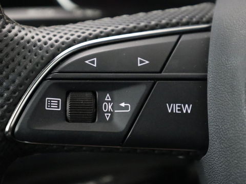 Audi Q3 45 TFSI e S edition | Stoelverwarming | Adaptive cruise | Carplay | 19'' | Virtual Cockpit | Sportstoelen | Half leder | Full LED | Parkeerhulp | PHEV | Plug In