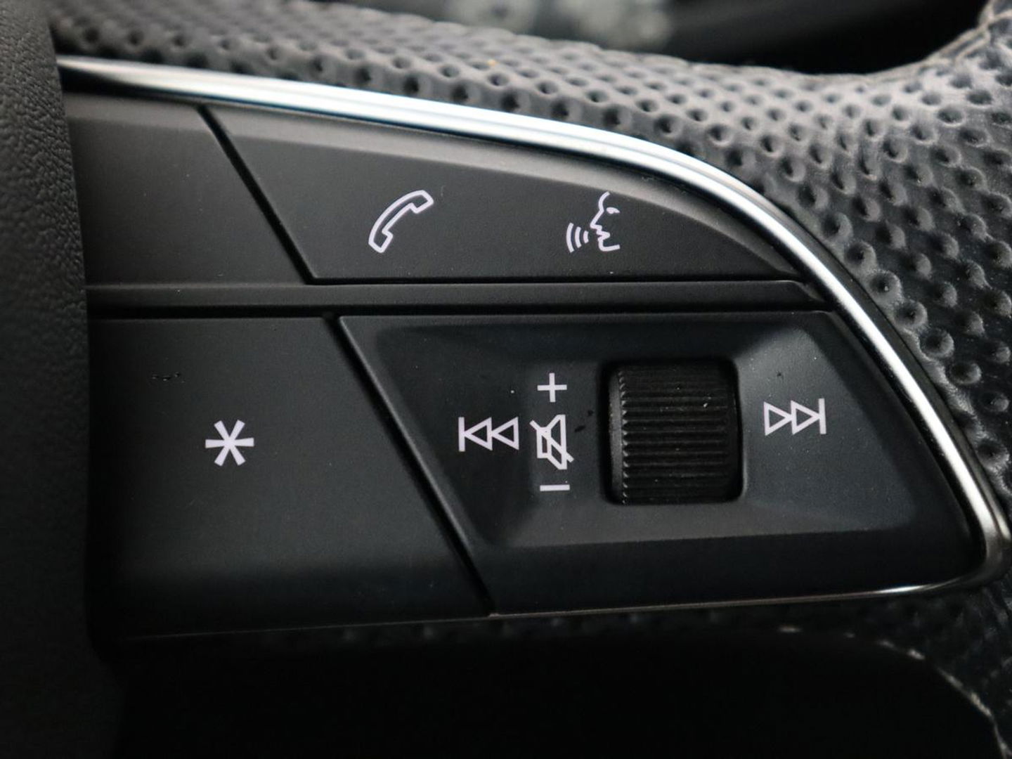 Audi Q3 45 TFSI e S edition | Stoelverwarming | Adaptive cruise | Carplay | 19'' | Virtual Cockpit | Sportstoelen | Half leder | Full LED | Parkeerhulp | PHEV | Plug In