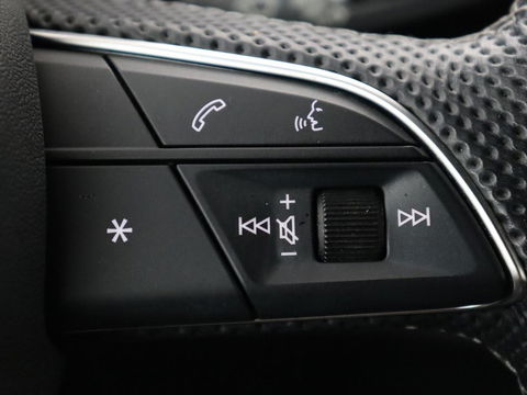 Audi Q3 45 TFSI e S edition | Stoelverwarming | Adaptive cruise | Carplay | 19'' | Virtual Cockpit | Sportstoelen | Half leder | Full LED | Parkeerhulp | PHEV | Plug In