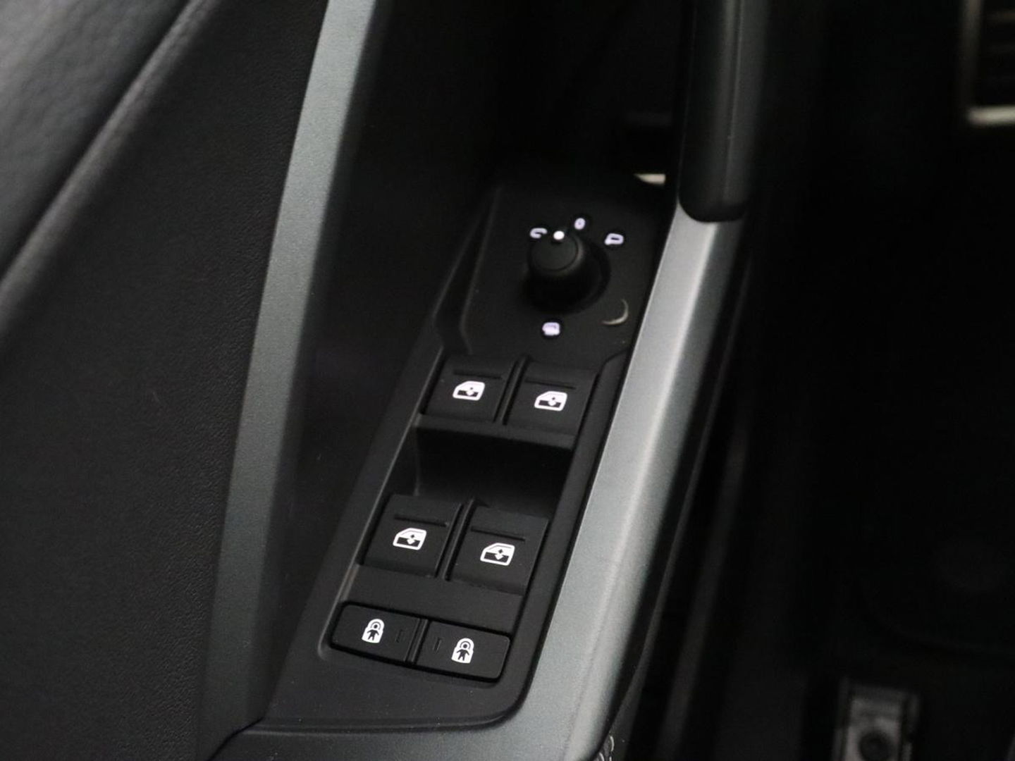 Audi Q3 45 TFSI e S edition | Stoelverwarming | Adaptive cruise | Carplay | 19'' | Virtual Cockpit | Sportstoelen | Half leder | Full LED | Parkeerhulp | PHEV | Plug In