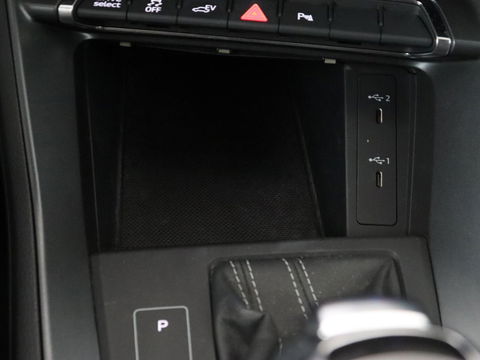 Audi Q3 45 TFSI e S edition | Stoelverwarming | Adaptive cruise | Carplay | 19'' | Virtual Cockpit | Sportstoelen | Half leder | Full LED | Parkeerhulp | PHEV | Plug In