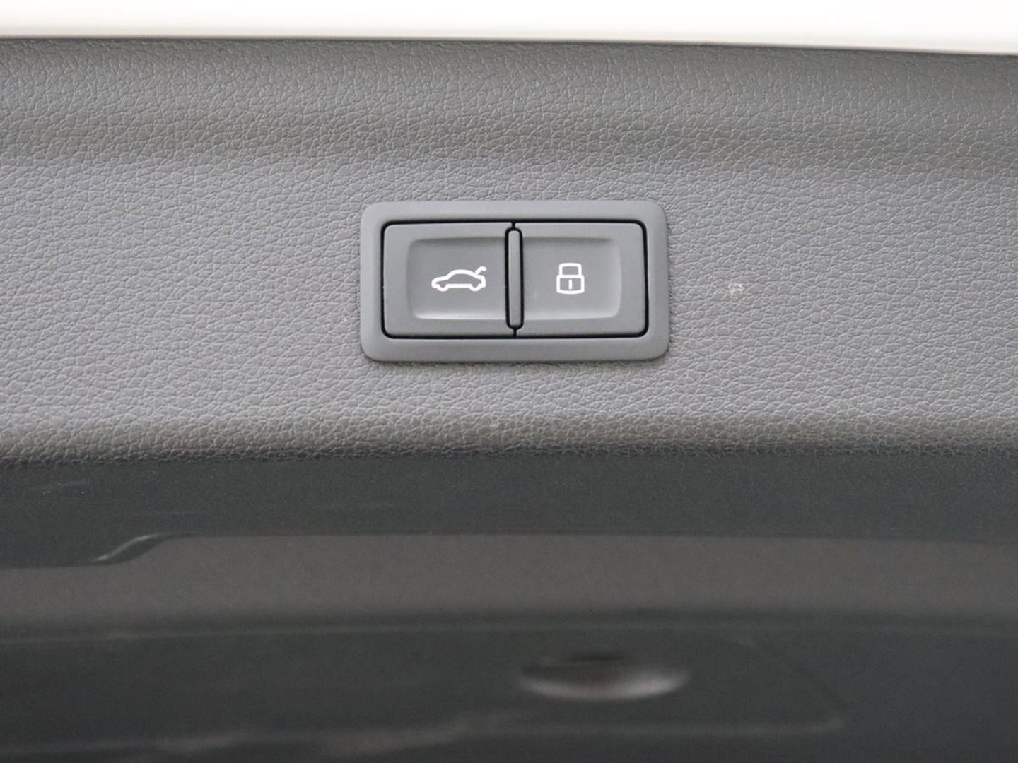 Audi Q3 45 TFSI e S edition | Stoelverwarming | Adaptive cruise | Carplay | 19'' | Virtual Cockpit | Sportstoelen | Half leder | Full LED | Parkeerhulp | PHEV | Plug In