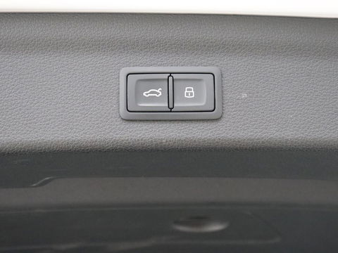 Audi Q3 45 TFSI e S edition | Stoelverwarming | Adaptive cruise | Carplay | 19'' | Virtual Cockpit | Sportstoelen | Half leder | Full LED | Parkeerhulp | PHEV | Plug In