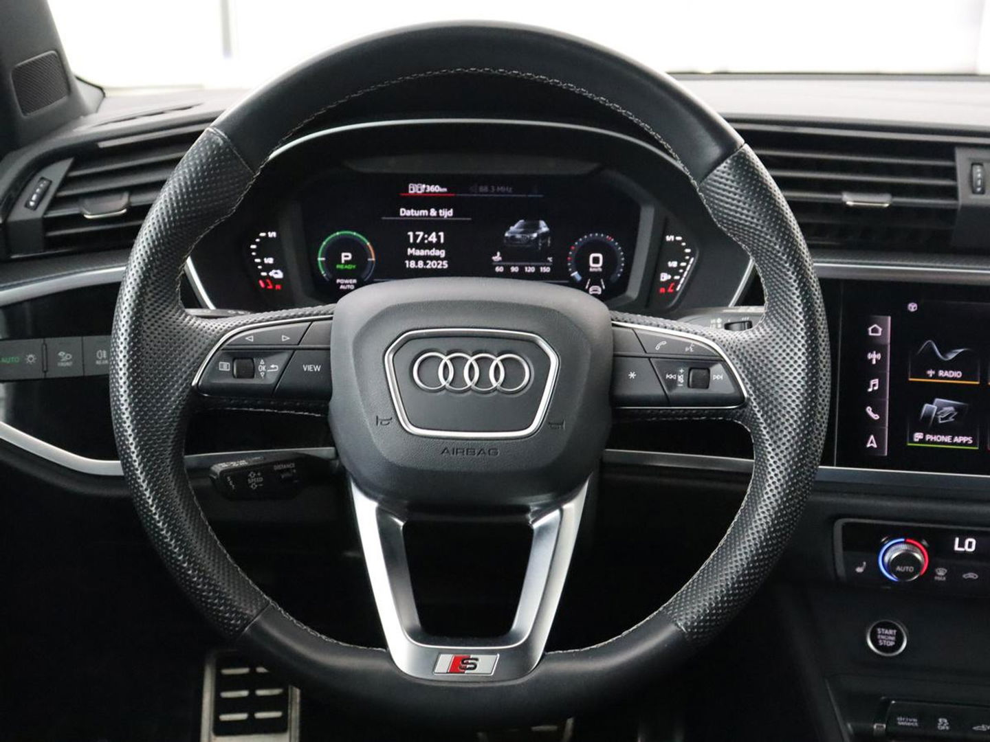 Audi Q3 45 TFSI e S edition | Stoelverwarming | Adaptive cruise | Carplay | 19'' | Virtual Cockpit | Sportstoelen | Half leder | Full LED | Parkeerhulp | PHEV | Plug In