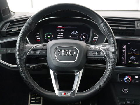 Audi Q3 45 TFSI e S edition | Stoelverwarming | Adaptive cruise | Carplay | 19'' | Virtual Cockpit | Sportstoelen | Half leder | Full LED | Parkeerhulp | PHEV | Plug In
