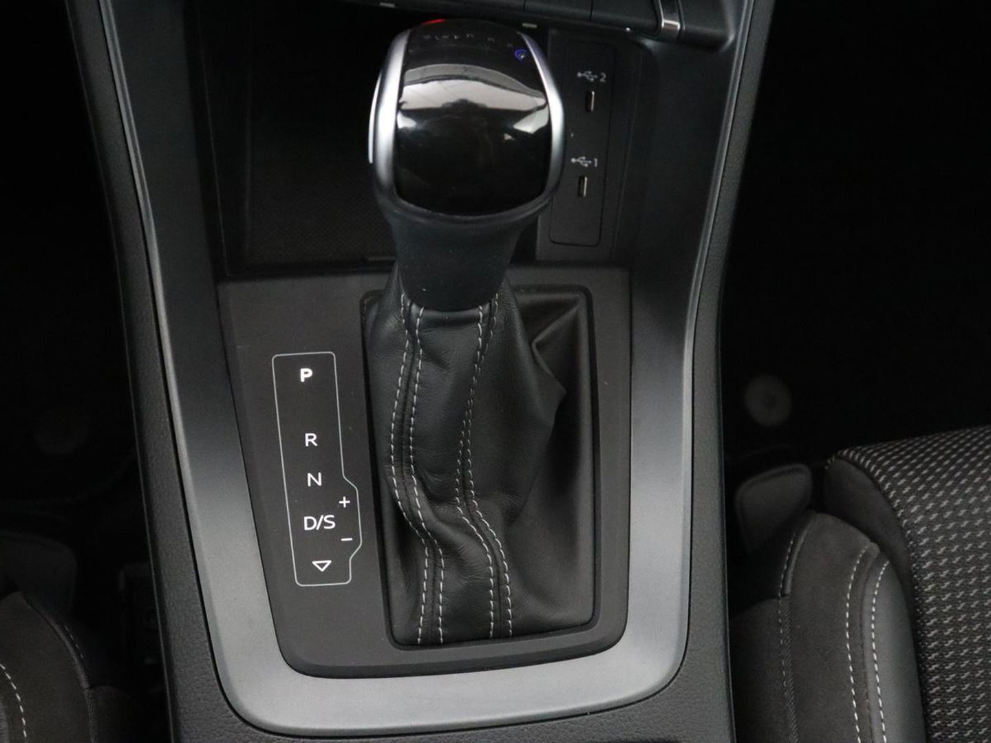 Audi Q3 45 TFSI e S edition | Stoelverwarming | Adaptive cruise | Carplay | 19'' | Virtual Cockpit | Sportstoelen | Half leder | Full LED | Parkeerhulp | PHEV | Plug In