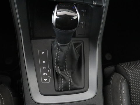 Audi Q3 45 TFSI e S edition | Stoelverwarming | Adaptive cruise | Carplay | 19'' | Virtual Cockpit | Sportstoelen | Half leder | Full LED | Parkeerhulp | PHEV | Plug In