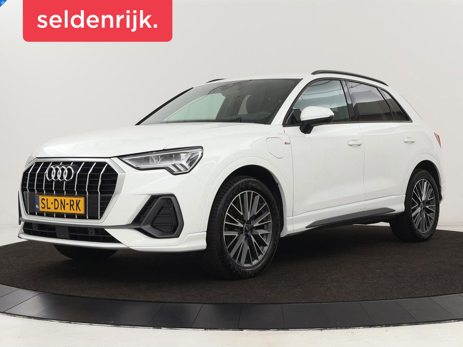 Audi Q3 45 TFSI e S edition | Stoelverwarming | Adaptive cruise | Carplay | 19'' | Virtual Cockpit | Sportstoelen | Half leder | Full LED | Parkeerhulp | PHEV | Plug In