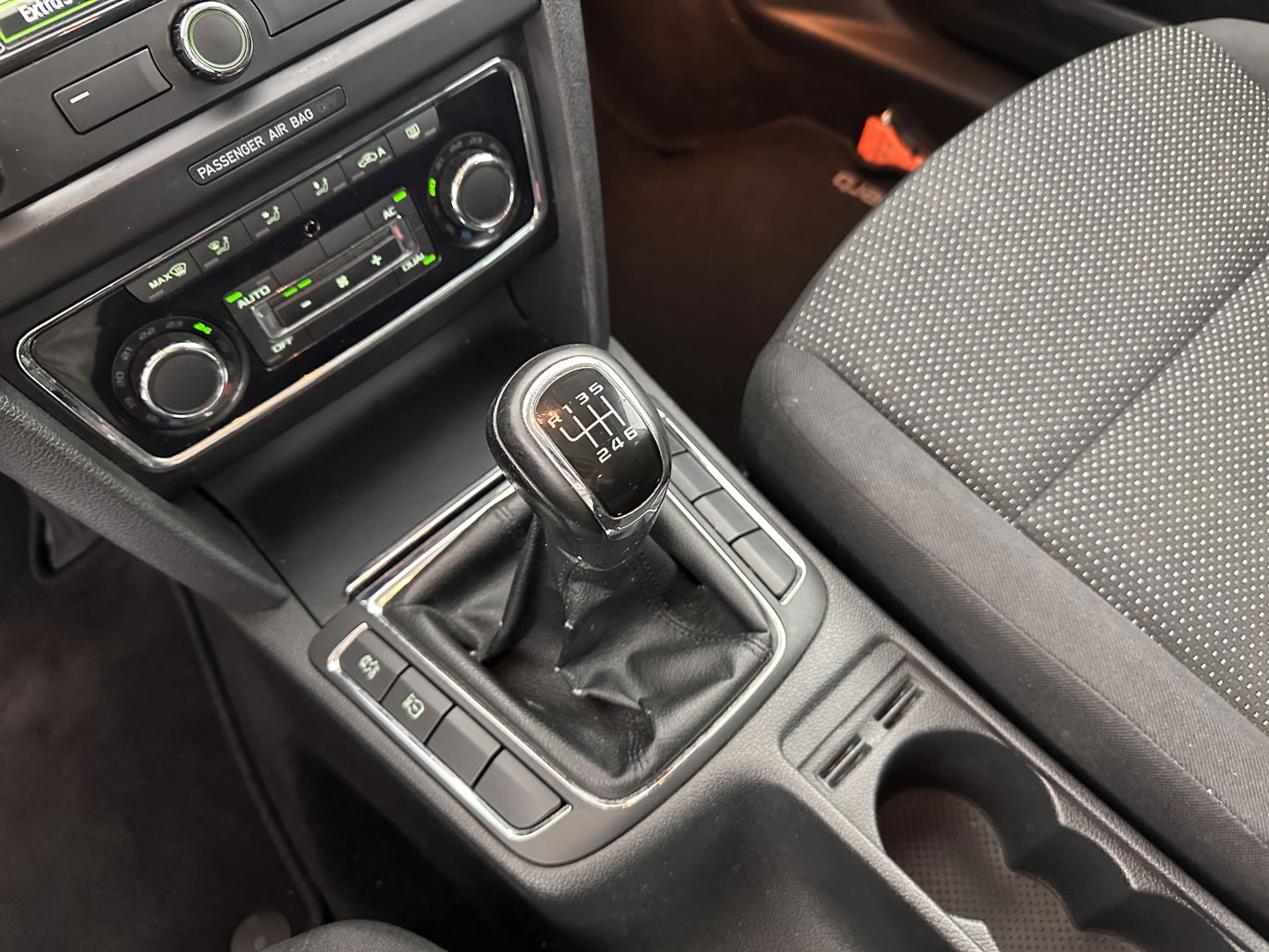 Škoda Superb Combi 1.8 TSI Comfort Business Line *NAVI-FULLMAP | COMFORT-SEATS | ECC | AMUNDSEN-AUDIO | PDC | CRUISE | PRIVACY-GLASS | 16''ALU*