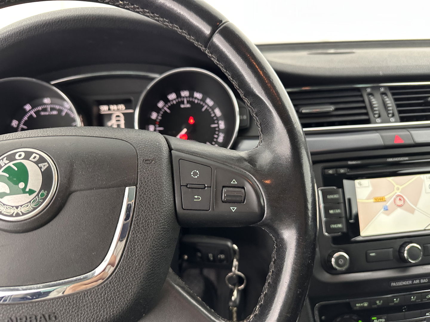 Škoda Superb Combi 1.8 TSI Comfort Business Line *NAVI-FULLMAP | COMFORT-SEATS | ECC | AMUNDSEN-AUDIO | PDC | CRUISE | PRIVACY-GLASS | 16''ALU*
