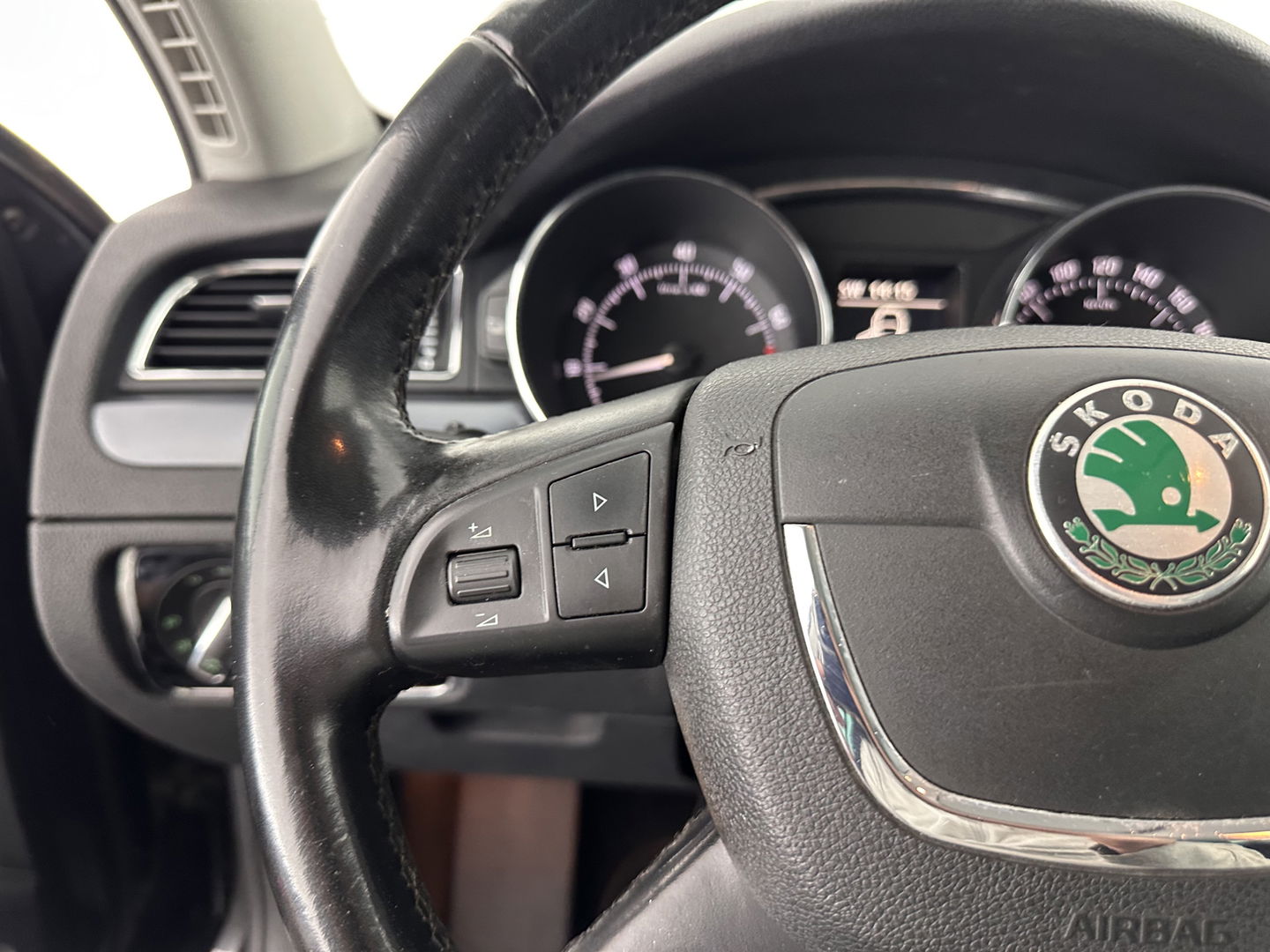 Škoda Superb Combi 1.8 TSI Comfort Business Line *NAVI-FULLMAP | COMFORT-SEATS | ECC | AMUNDSEN-AUDIO | PDC | CRUISE | PRIVACY-GLASS | 16''ALU*