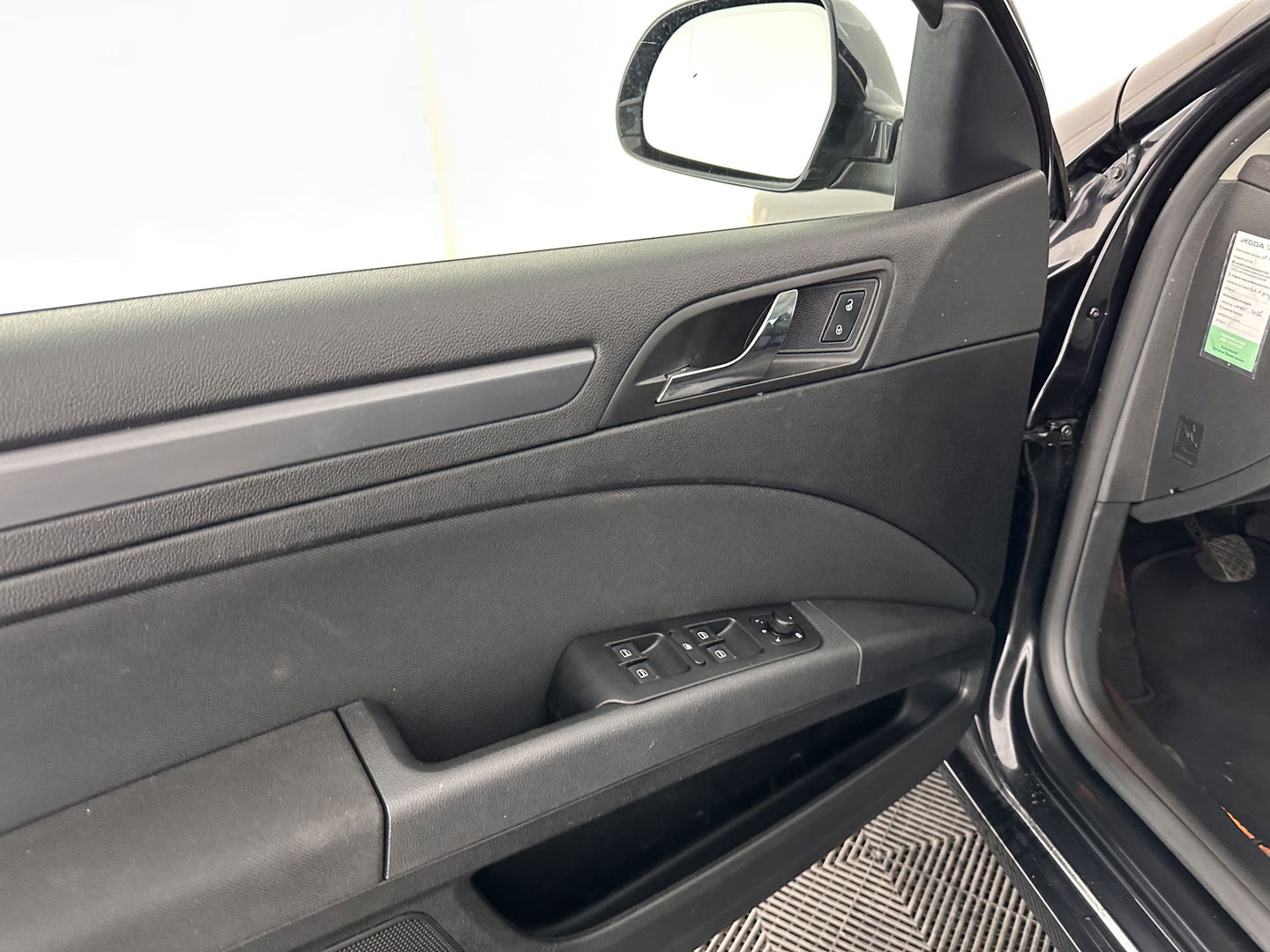 Škoda Superb Combi 1.8 TSI Comfort Business Line *NAVI-FULLMAP | COMFORT-SEATS | ECC | AMUNDSEN-AUDIO | PDC | CRUISE | PRIVACY-GLASS | 16''ALU*