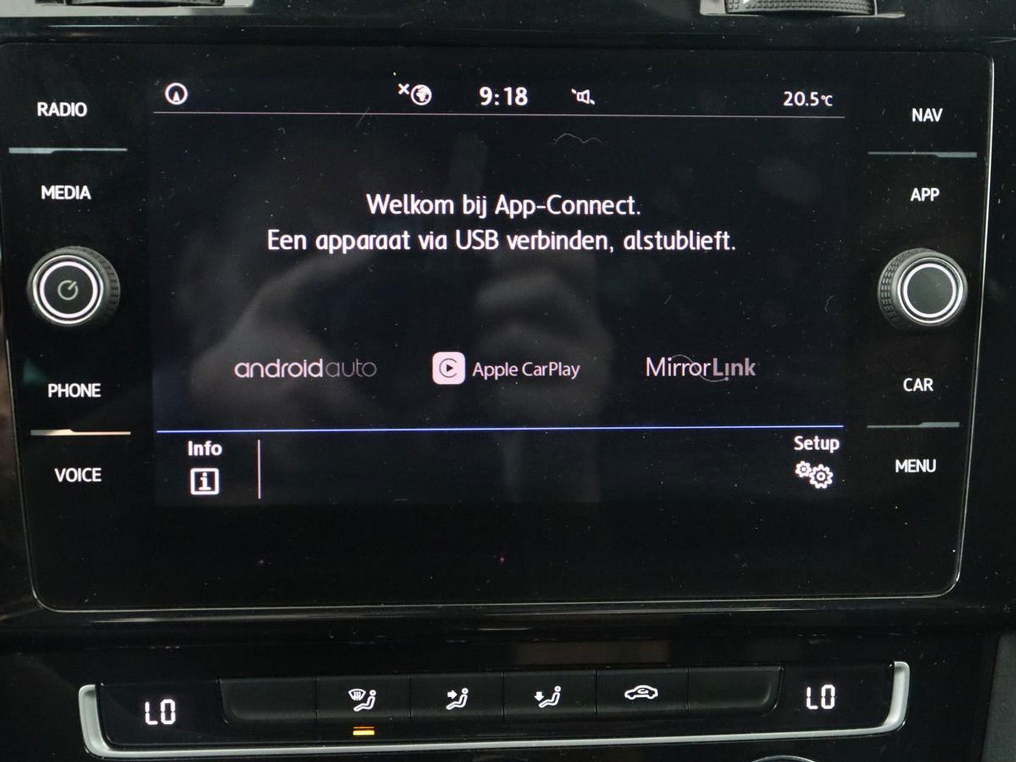 Volkswagen Golf 2.0 TDI R Line | Full LED | Adaptive cruise | Carplay | Sportstoelen | Virtual Cockpit | Verwarmde voorruit | Navigatie | Parkeerhulp