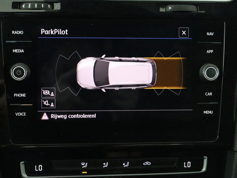 Volkswagen Golf 2.0 TDI R Line | Full LED | Adaptive cruise | Carplay | Sportstoelen | Virtual Cockpit | Verwarmde voorruit | Navigatie | Parkeerhulp