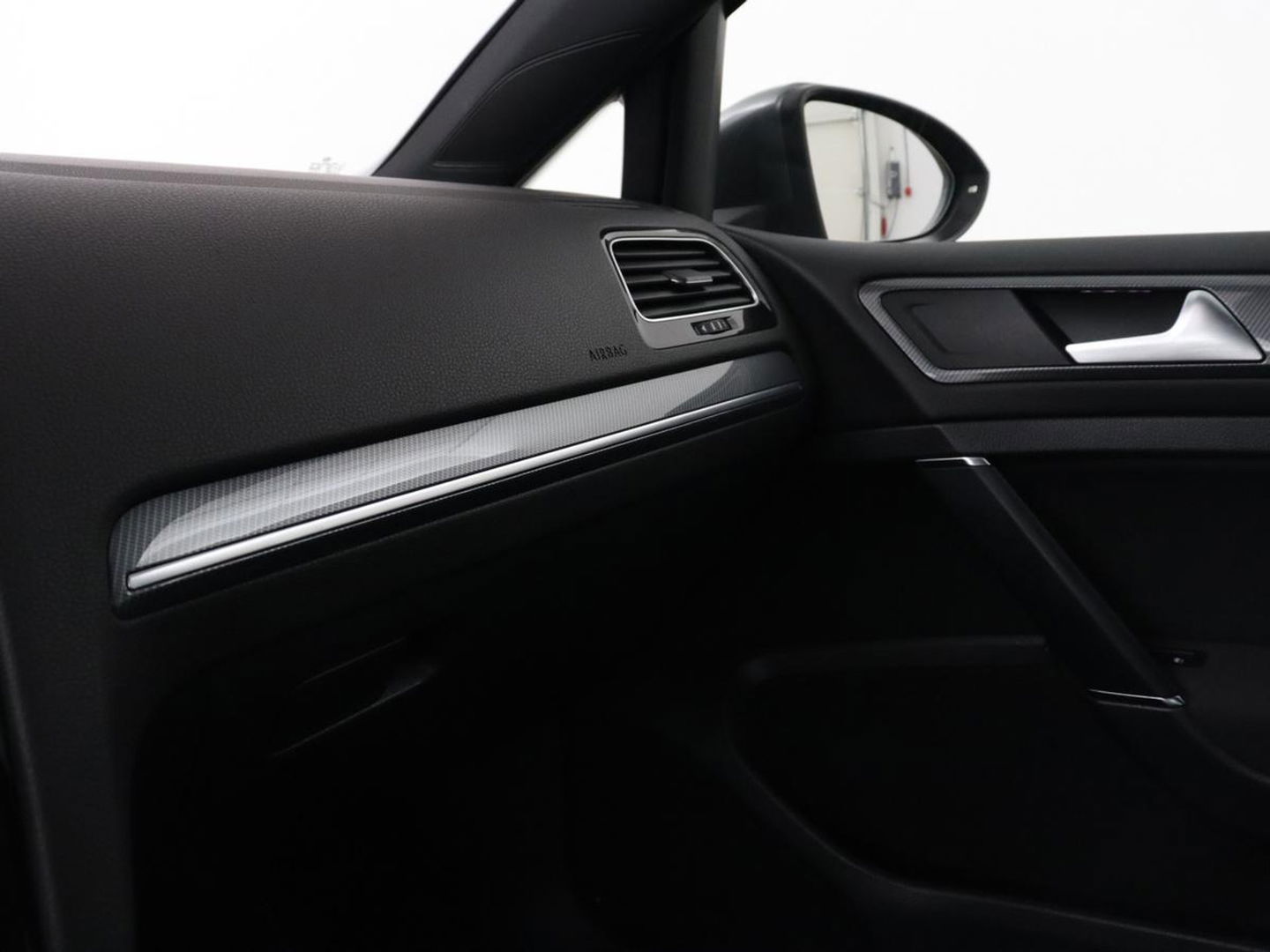 Volkswagen Golf 2.0 TDI R Line | Full LED | Adaptive cruise | Carplay | Sportstoelen | Virtual Cockpit | Verwarmde voorruit | Navigatie | Parkeerhulp