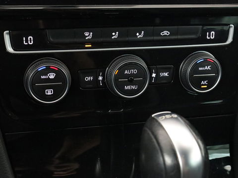 Volkswagen Golf 2.0 TDI R Line | Full LED | Adaptive cruise | Carplay | Sportstoelen | Virtual Cockpit | Verwarmde voorruit | Navigatie | Parkeerhulp