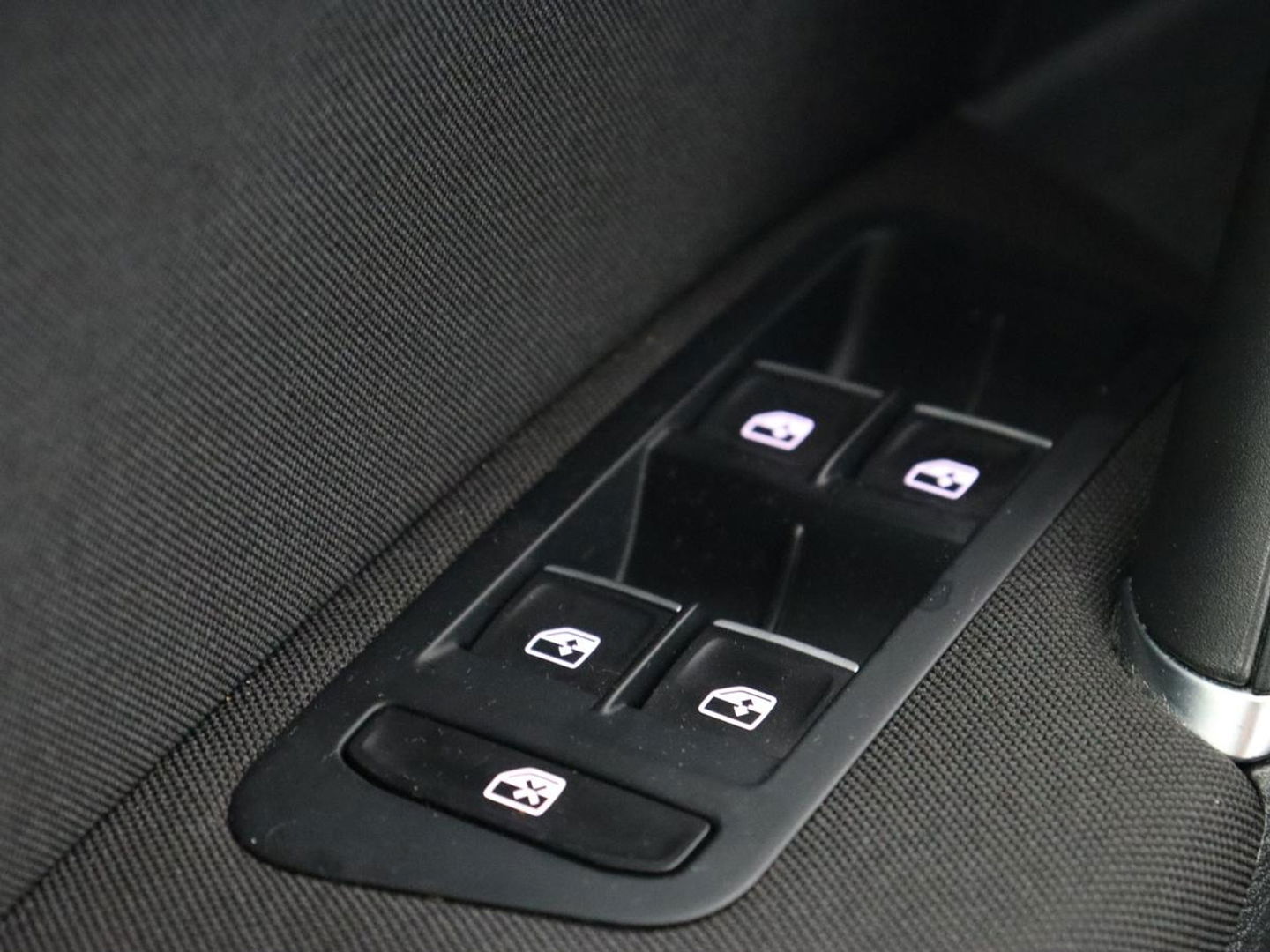 Volkswagen Golf 2.0 TDI R Line | Full LED | Adaptive cruise | Carplay | Sportstoelen | Virtual Cockpit | Verwarmde voorruit | Navigatie | Parkeerhulp