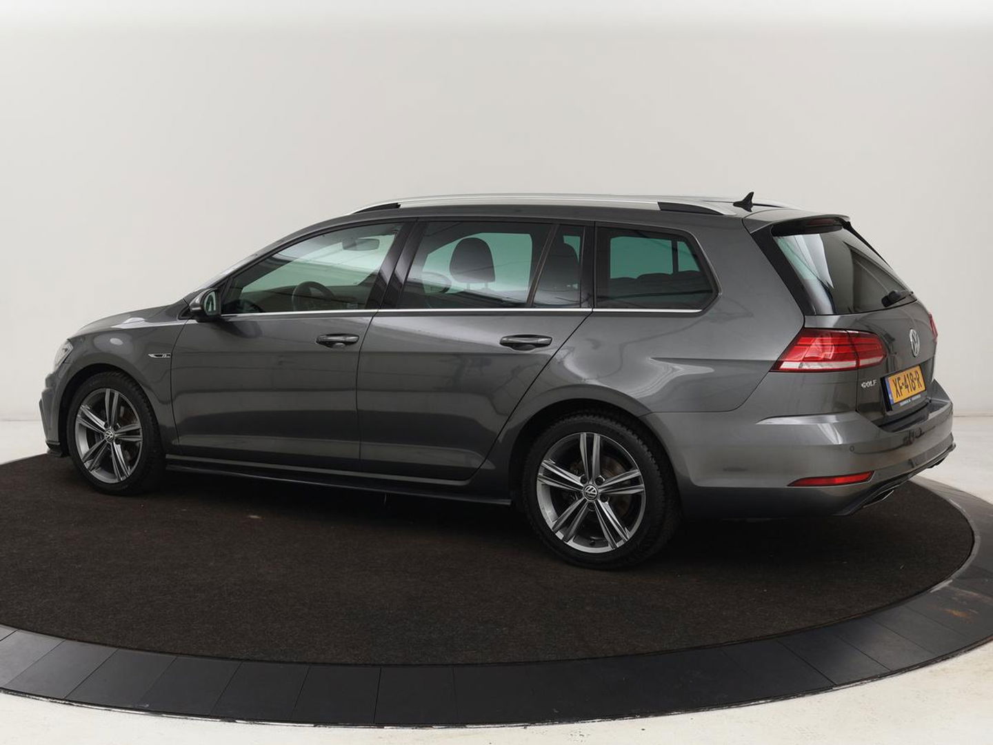 Volkswagen Golf 2.0 TDI R Line | Full LED | Adaptive cruise | Carplay | Sportstoelen | Virtual Cockpit | Verwarmde voorruit | Navigatie | Parkeerhulp