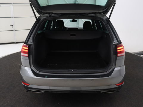 Volkswagen Golf 2.0 TDI R Line | Full LED | Adaptive cruise | Carplay | Sportstoelen | Virtual Cockpit | Verwarmde voorruit | Navigatie | Parkeerhulp