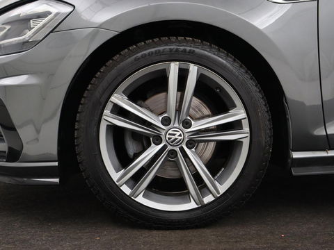 Volkswagen Golf 2.0 TDI R Line | Full LED | Adaptive cruise | Carplay | Sportstoelen | Virtual Cockpit | Verwarmde voorruit | Navigatie | Parkeerhulp