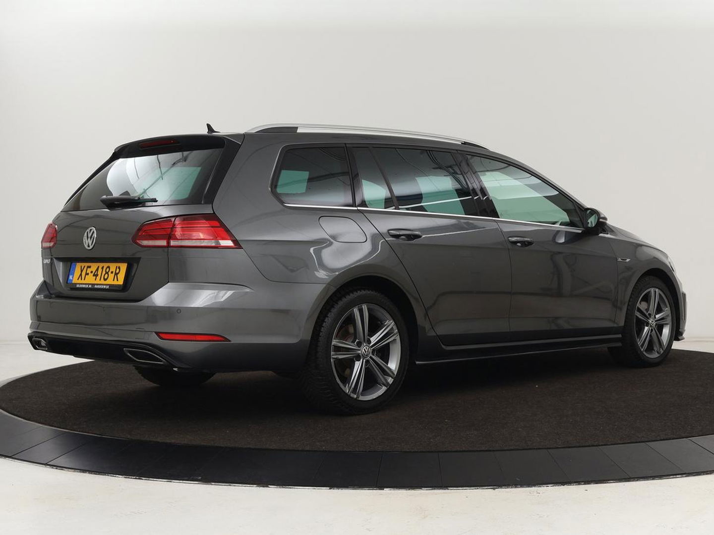 Volkswagen Golf 2.0 TDI R Line | Full LED | Adaptive cruise | Carplay | Sportstoelen | Virtual Cockpit | Verwarmde voorruit | Navigatie | Parkeerhulp