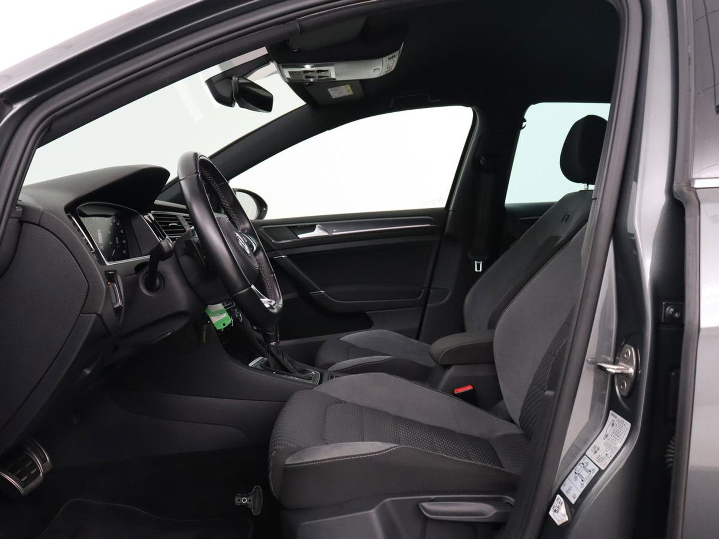 Volkswagen Golf 2.0 TDI R Line | Full LED | Adaptive cruise | Carplay | Sportstoelen | Virtual Cockpit | Verwarmde voorruit | Navigatie | Parkeerhulp