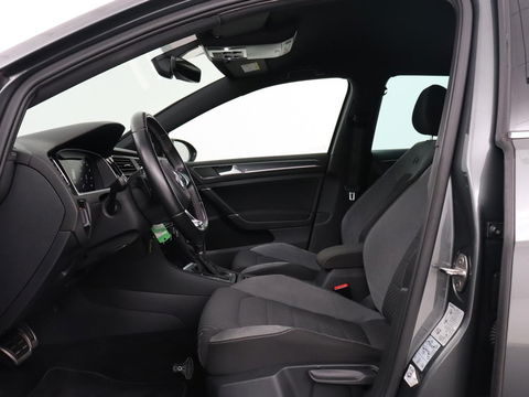 Volkswagen Golf 2.0 TDI R Line | Full LED | Adaptive cruise | Carplay | Sportstoelen | Virtual Cockpit | Verwarmde voorruit | Navigatie | Parkeerhulp
