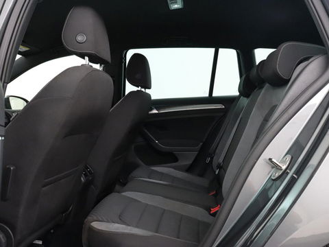 Volkswagen Golf 2.0 TDI R Line | Full LED | Adaptive cruise | Carplay | Sportstoelen | Virtual Cockpit | Verwarmde voorruit | Navigatie | Parkeerhulp