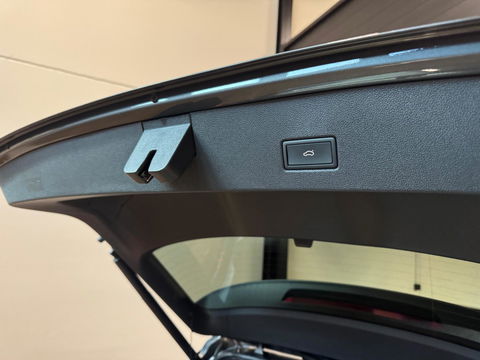 Volkswagen T-Roc 1.5 TSI R-Line MEMORY PANO KEYLESS VOL'