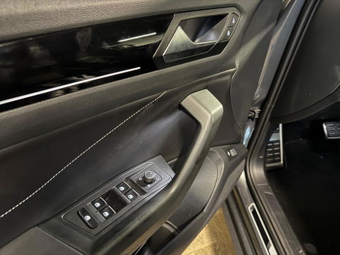 Volkswagen T-Roc 1.5 TSI R-Line MEMORY PANO KEYLESS VOL'