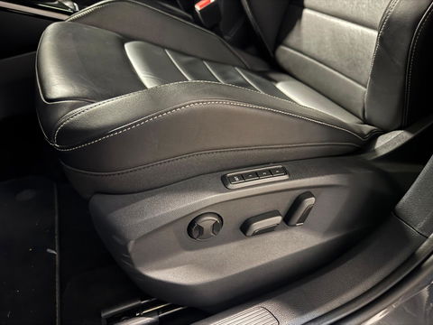 Volkswagen T-Roc 1.5 TSI R-Line MEMORY PANO KEYLESS VOL'