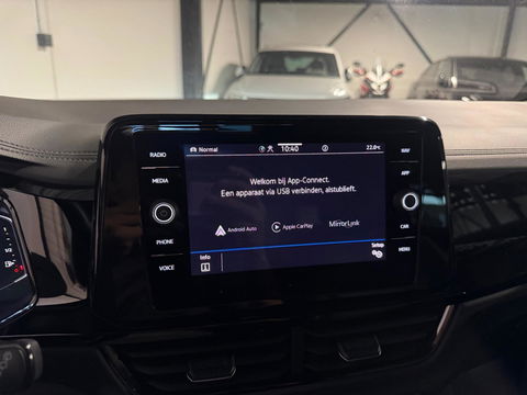 Volkswagen T-Roc 1.5 TSI R-Line MEMORY PANO KEYLESS VOL'