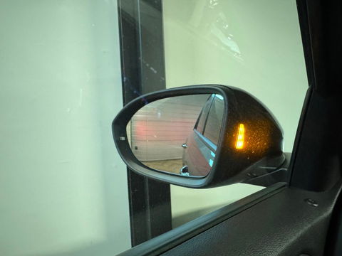 Volkswagen T-Roc 1.5 TSI R-Line MEMORY PANO KEYLESS VOL'