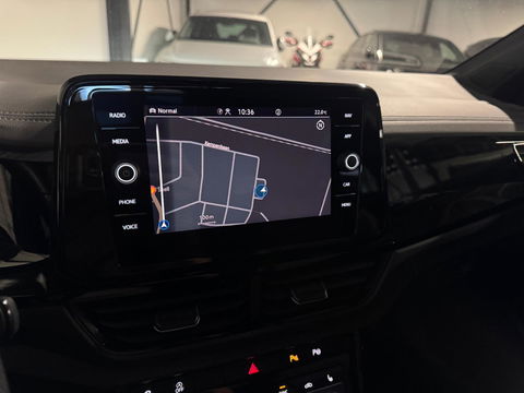 Volkswagen T-Roc 1.5 TSI R-Line MEMORY PANO KEYLESS VOL'