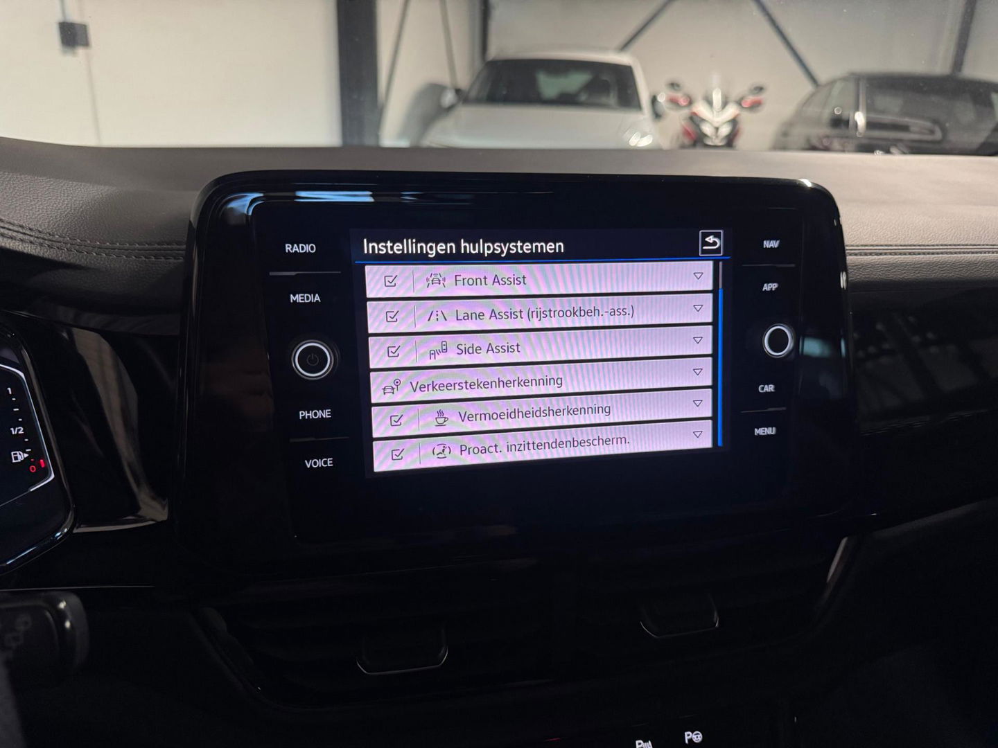 Volkswagen T-Roc 1.5 TSI R-Line MEMORY PANO KEYLESS VOL'