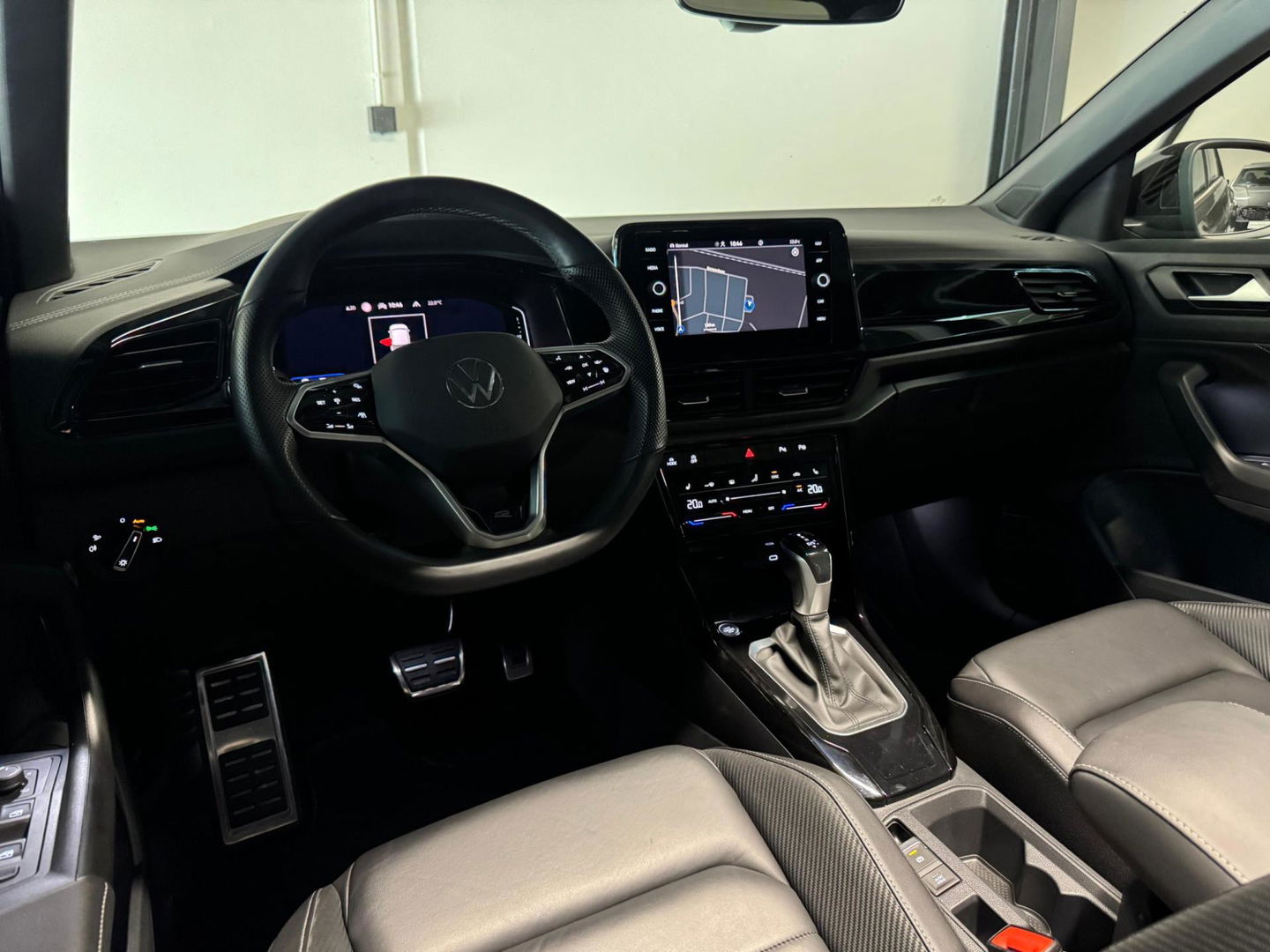 Volkswagen T-Roc 1.5 TSI R-Line MEMORY PANO KEYLESS VOL'
