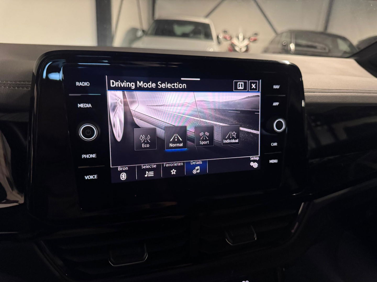 Volkswagen T-Roc 1.5 TSI R-Line MEMORY PANO KEYLESS VOL'