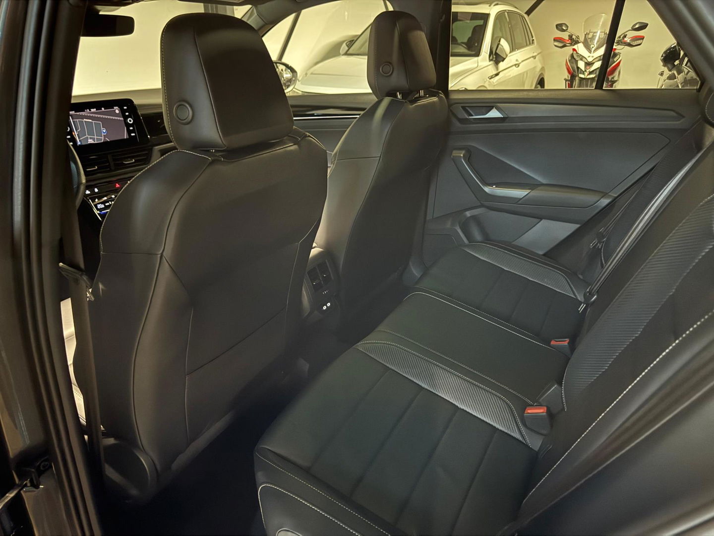 Volkswagen T-Roc 1.5 TSI R-Line MEMORY PANO KEYLESS VOL'